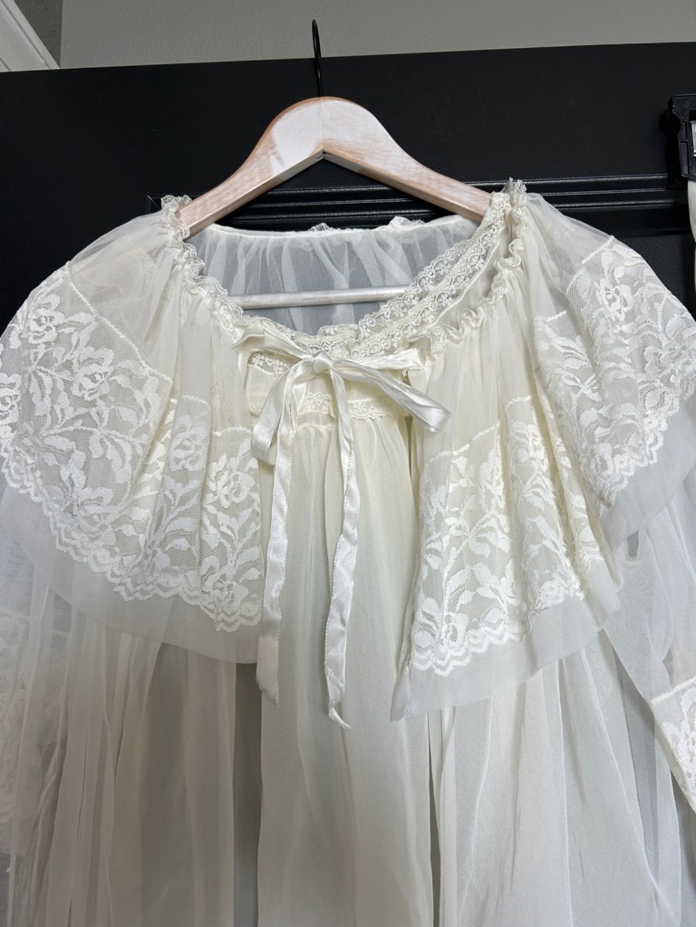 Vintage Sheer Lace Peignoir Set - Cream - Picture 3 of 8